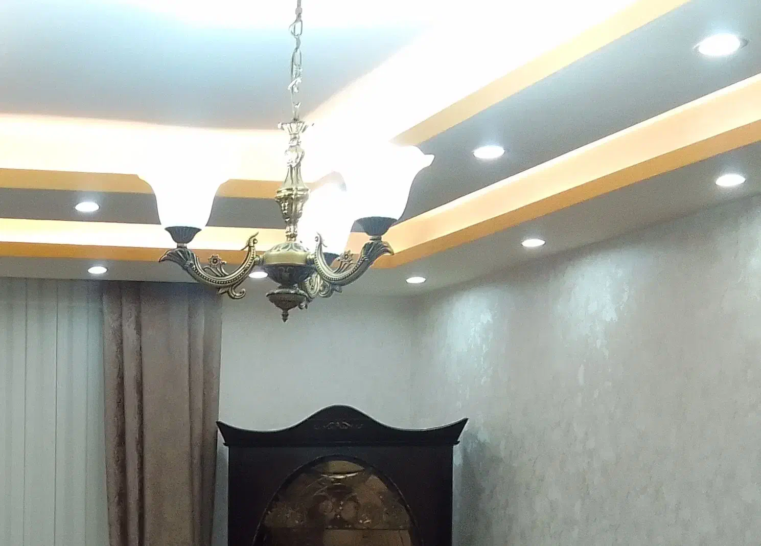 دو عدد لوستر|لوستر و چراغ آویز|مراغه, |دیوار