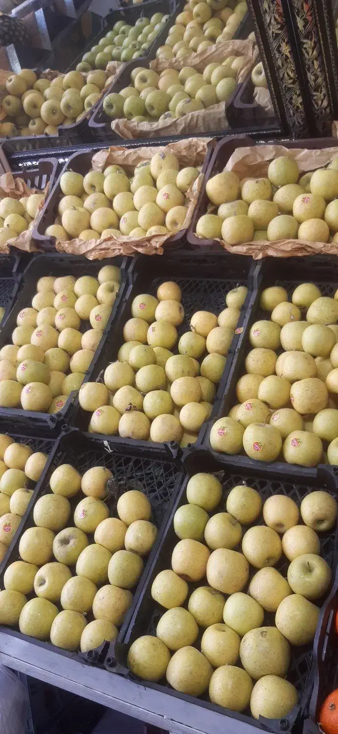 چند عدد طبق میوه فروشی وآیینه|فروشگاه و مغازه|بروجرد, |دیوار