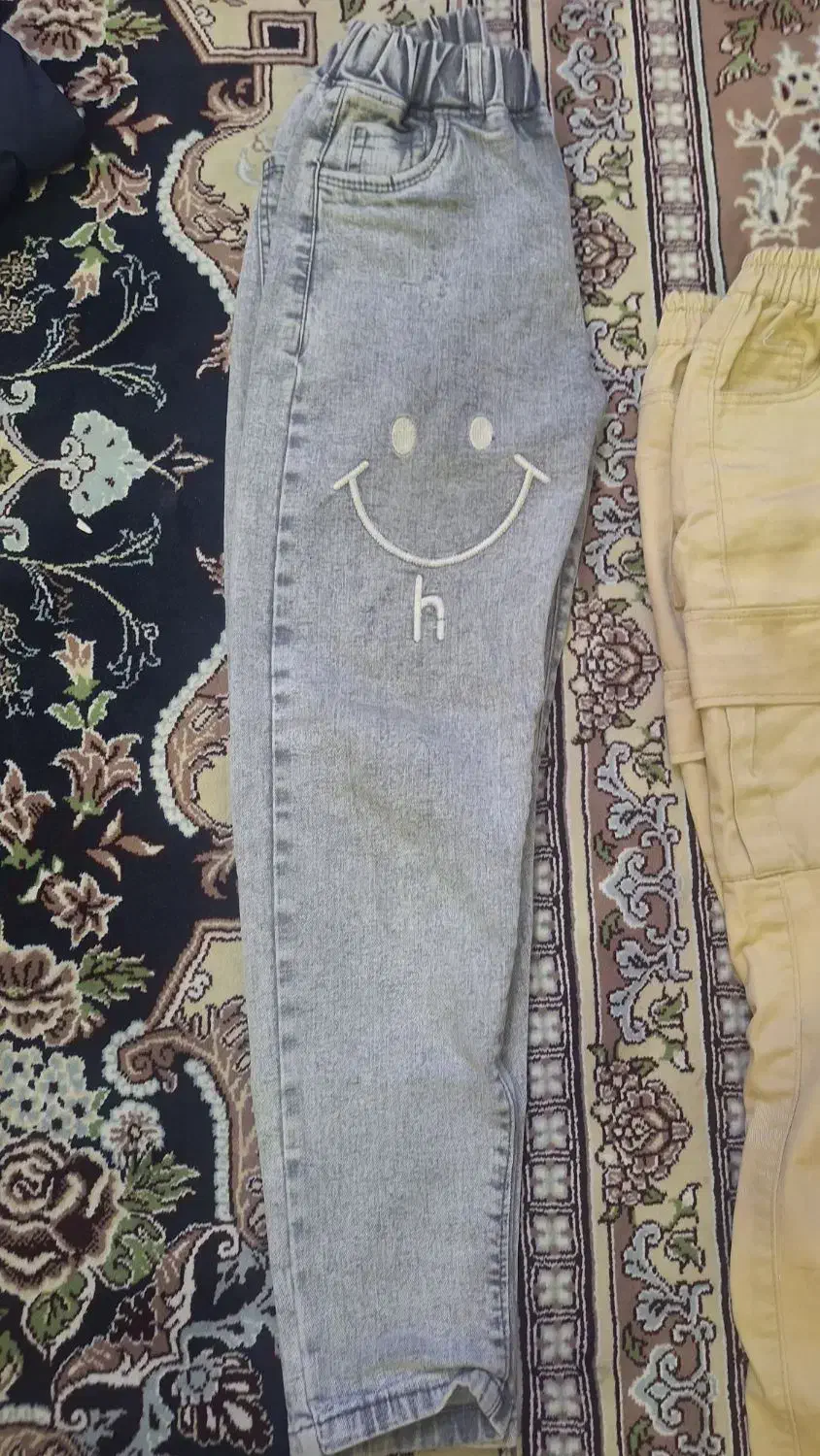 کاپشن|کفش و لباس بچه|فردیس, داوری|دیوار