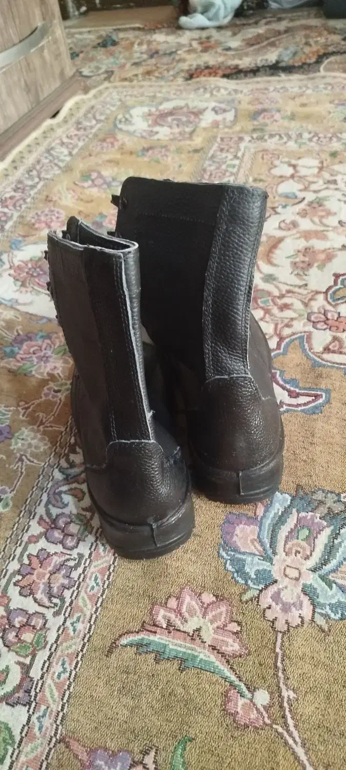 پوتین|کیف، کفش، کمربند|پیشوا, |دیوار