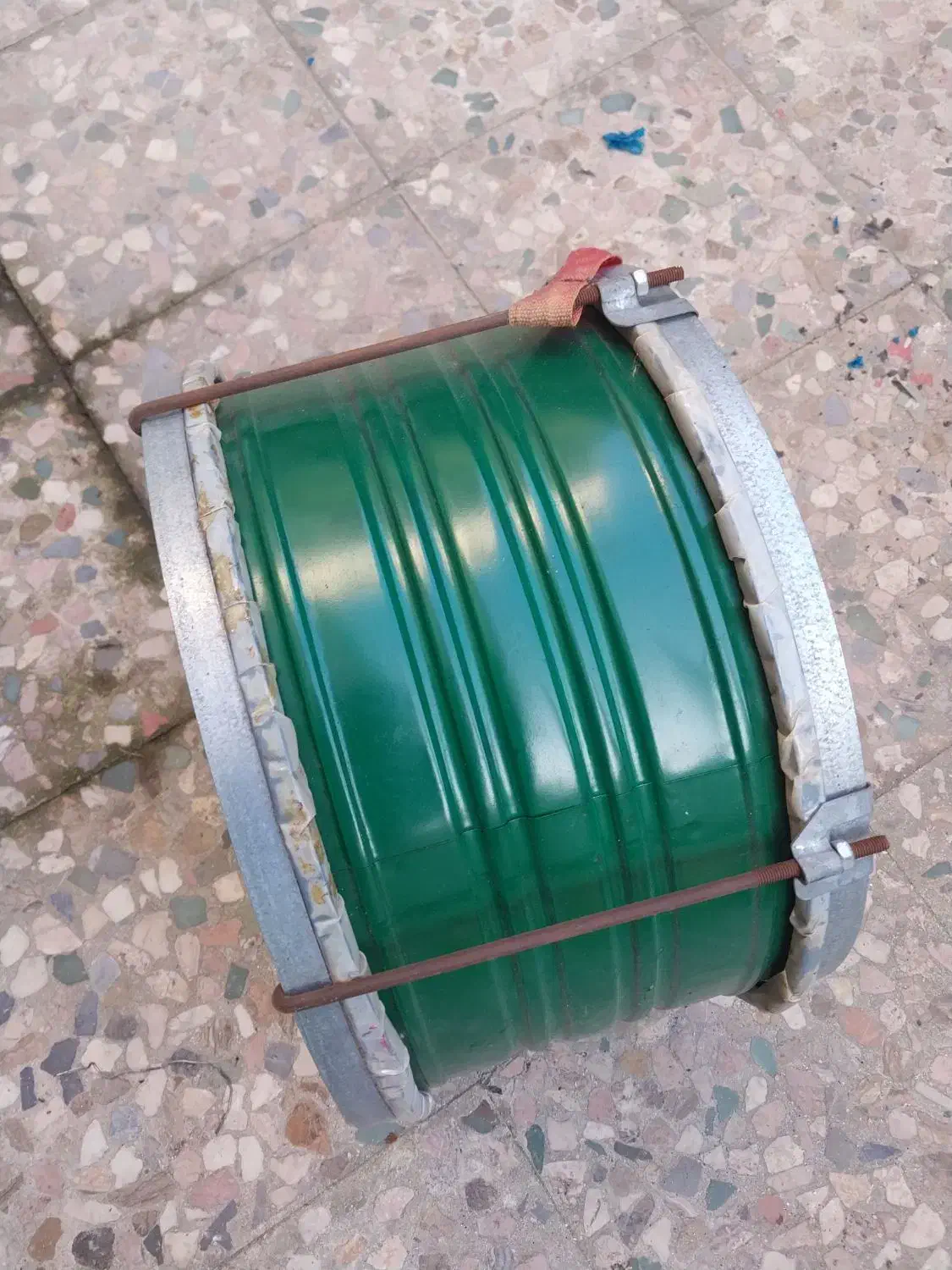 طبل سالم|درام و پرکاشن|رشت, حمیدیان|دیوار