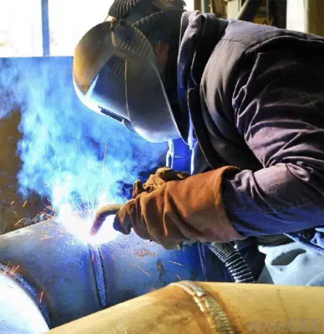 استخدام کارگر کمک و دستیار جوشکار|استخدام صنعتی، فنی، مهندسی|هشتگرد, گلسار|دیوار