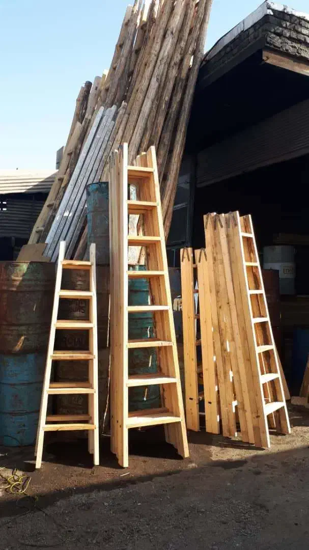 تعدادی نردبان زیر قیمت بازار چوبی بلند و کوتاه|عمده‌فروشی|تهران, مشیریه|دیوار