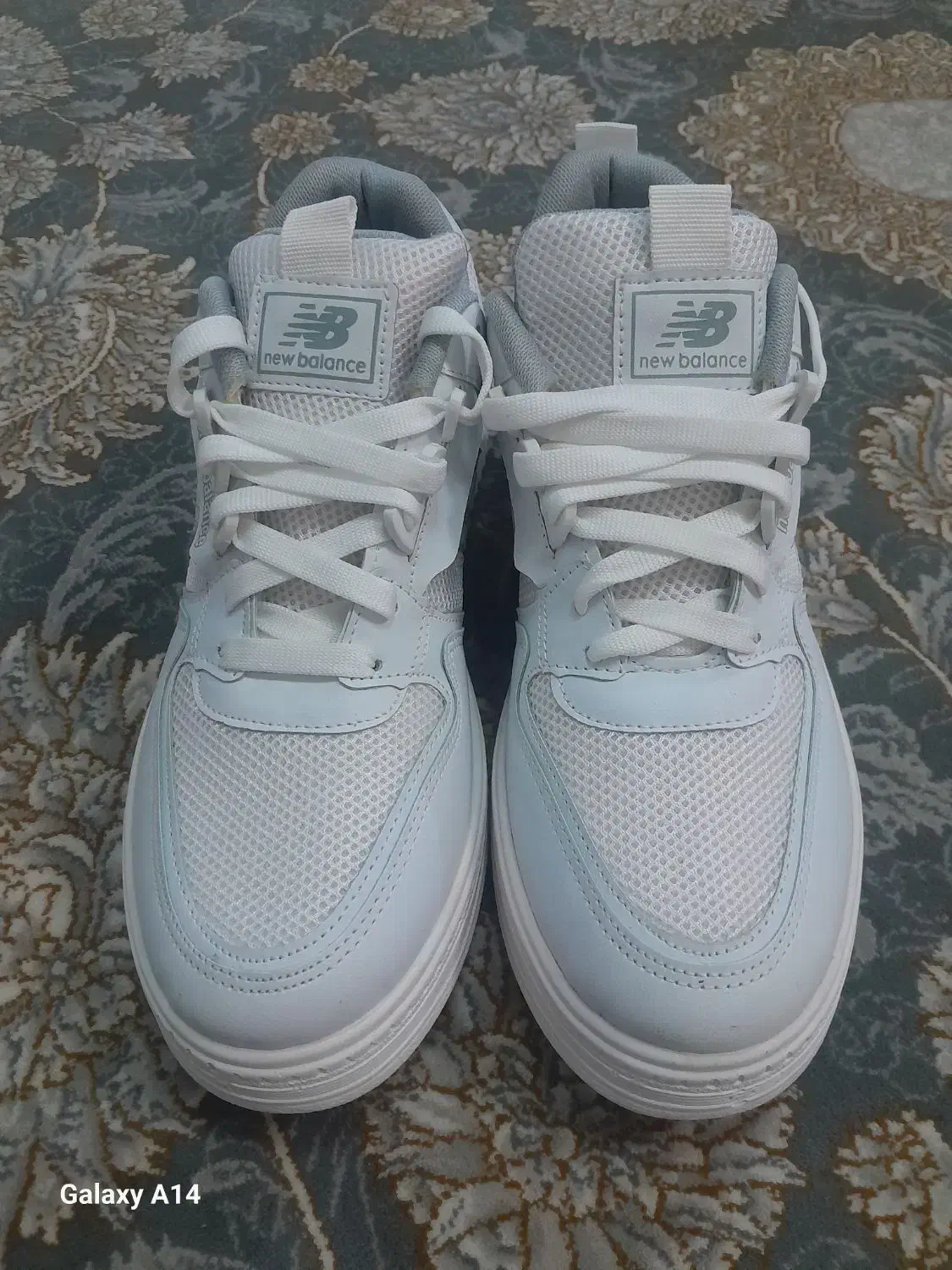 کتونی|کیف، کفش، کمربند|اشتهارد, |دیوار