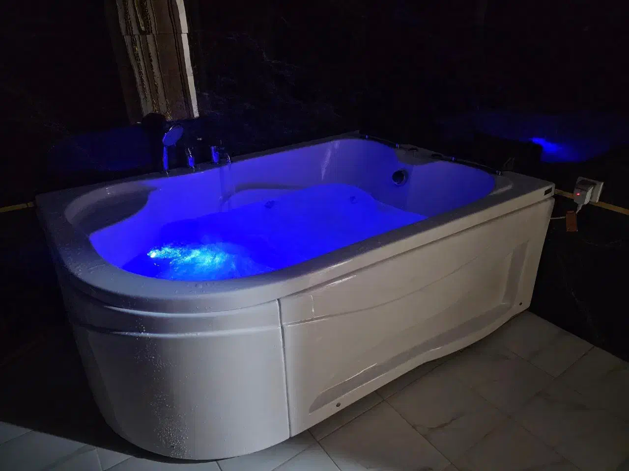 وان و جکوزی لوکس ویلایی|لوازم حمام|رشت, پورسینا|دیوار