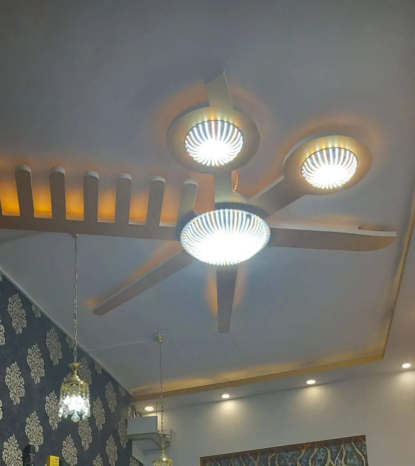 چراغ سقفی|لوستر و چراغ آویز|کرج, کوی مهر|دیوار