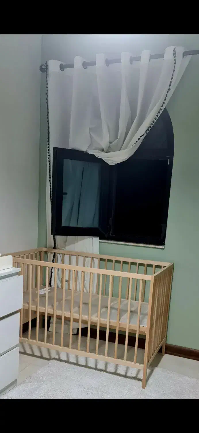 تخت کودک ایکیا|تخت و صندلی بچه|ساری, |دیوار