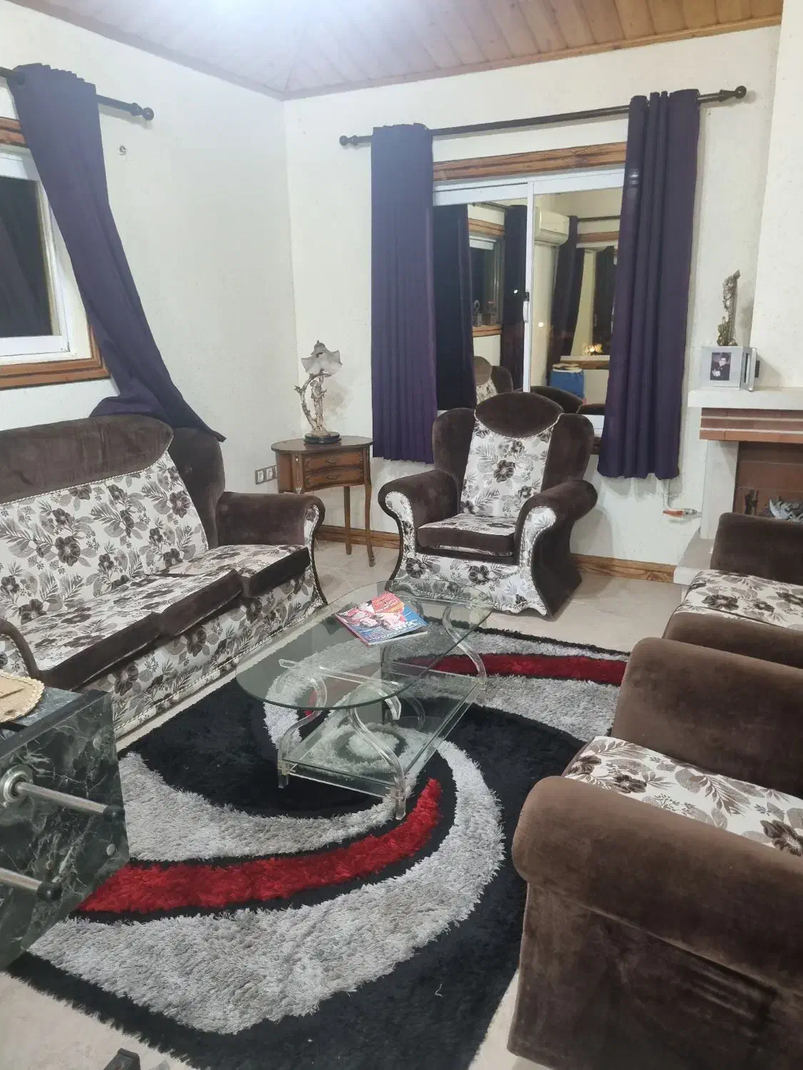 مبل راحتی مبلیران آینه و آباژور و دو عدد میز|مبلمان خانگی و میز عسلی|رویان, |دیوار