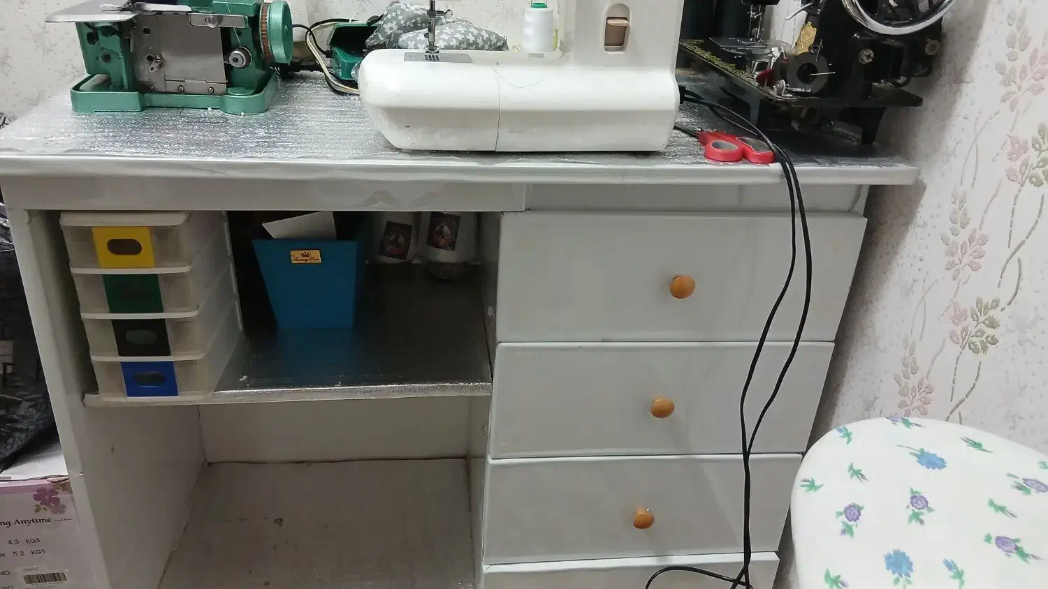 میز خیاطی چهار کشو|لوازم خیاطی و بافتنی|رشت, کوی مهر|دیوار