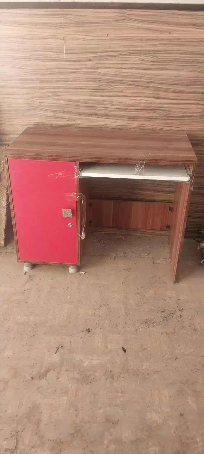 میز تحریر|میز تحریر و کامپیوتر|بومهن, |دیوار