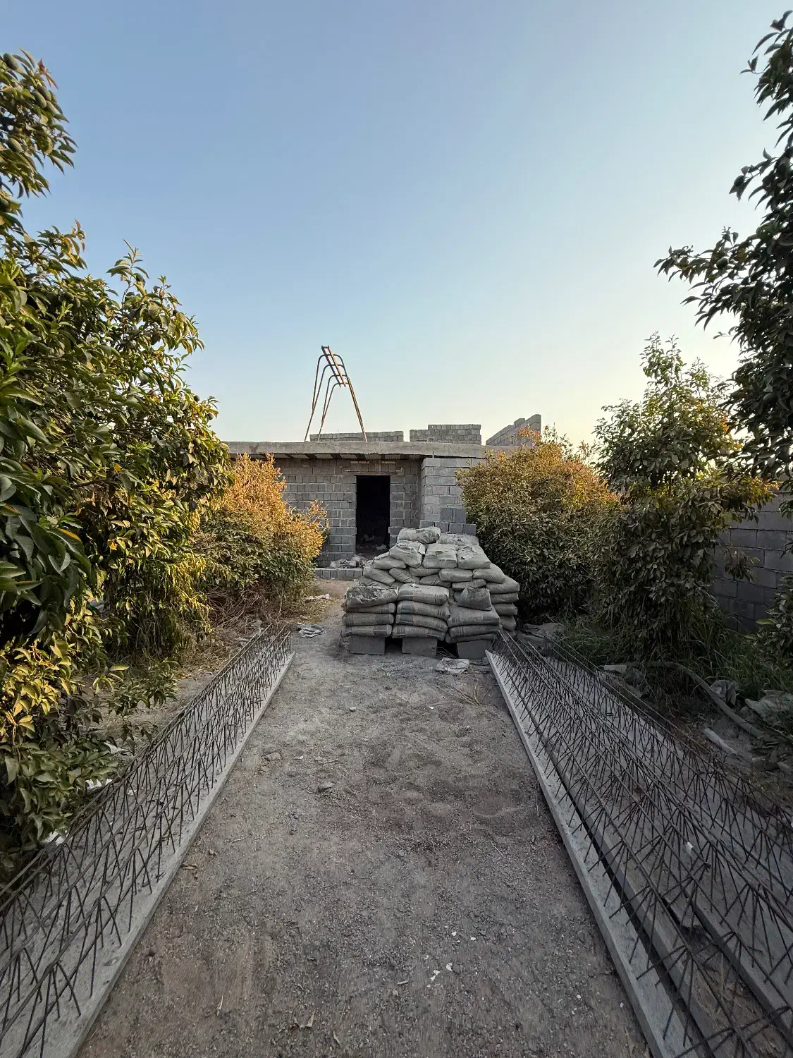 ویلا باغ ۵۰۰متری/ نیمه کاره /کوچه باغ لک لک ها|فروش خانه و ویلا|شوش, |دیوار