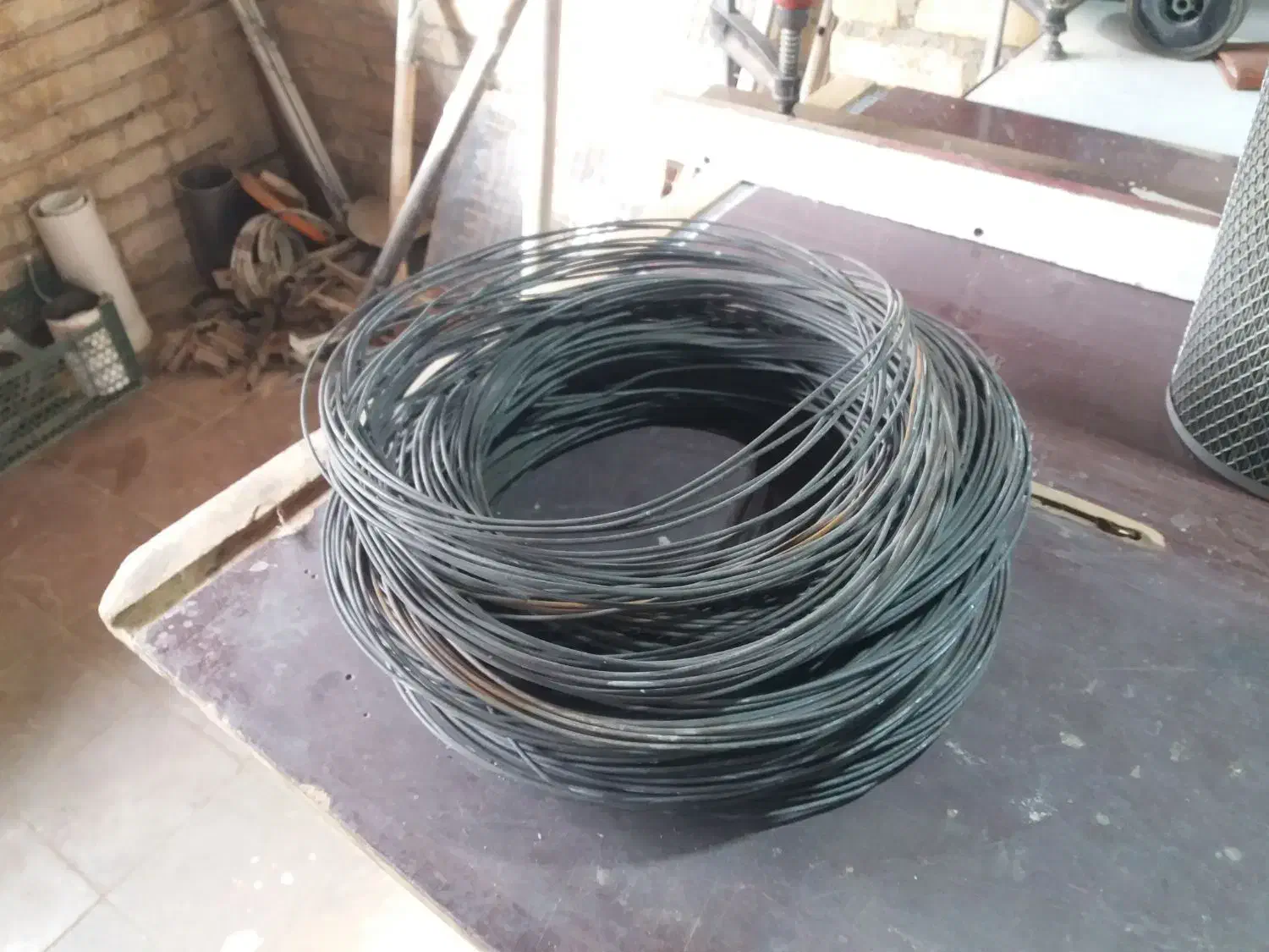 سیم مفتولی|بندرخت و رخت‌آویز|کرمانشاه, |دیوار