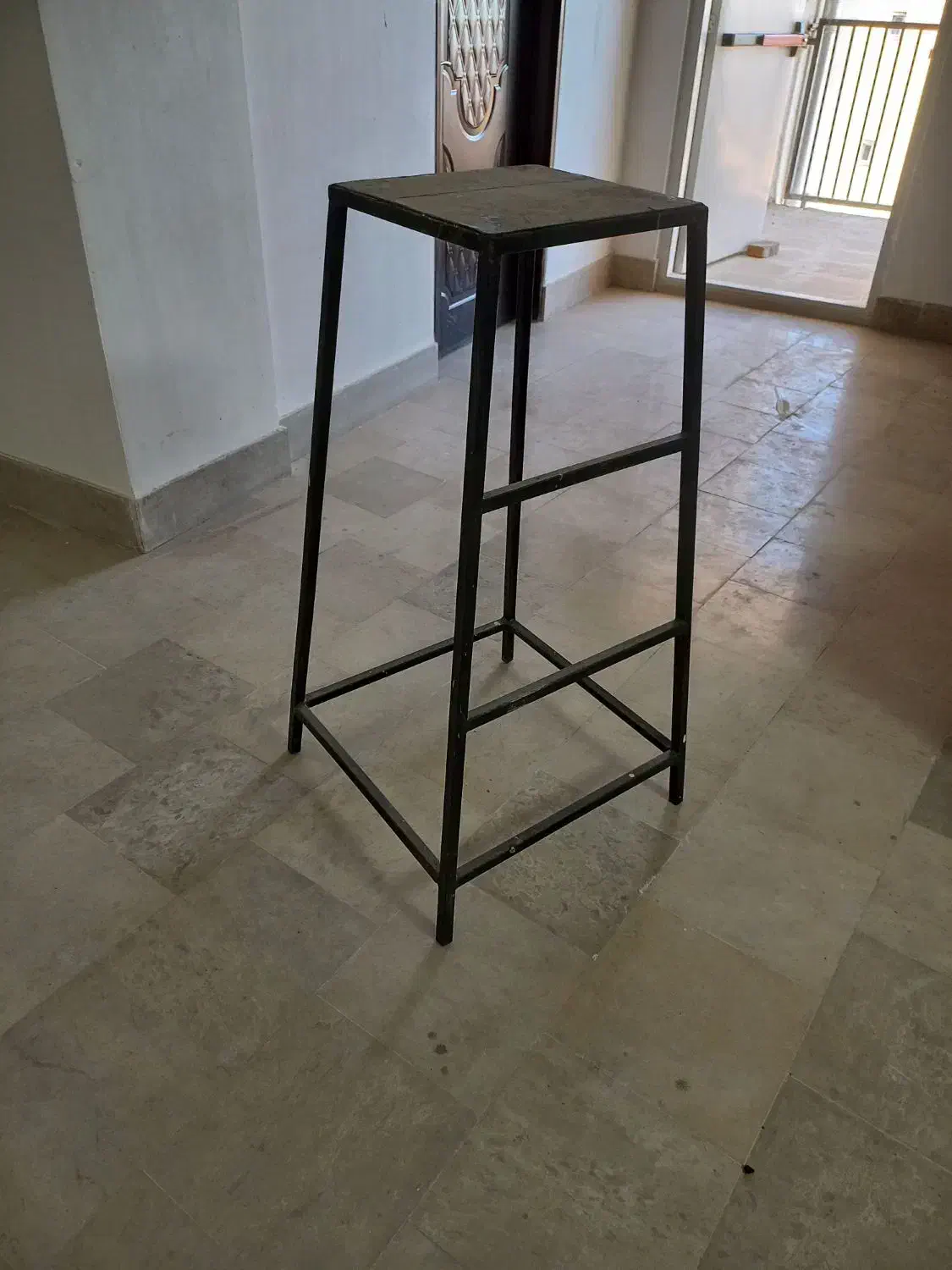 چهارپایه فلزی|صندلی و نیمکت|ارومیه, |دیوار