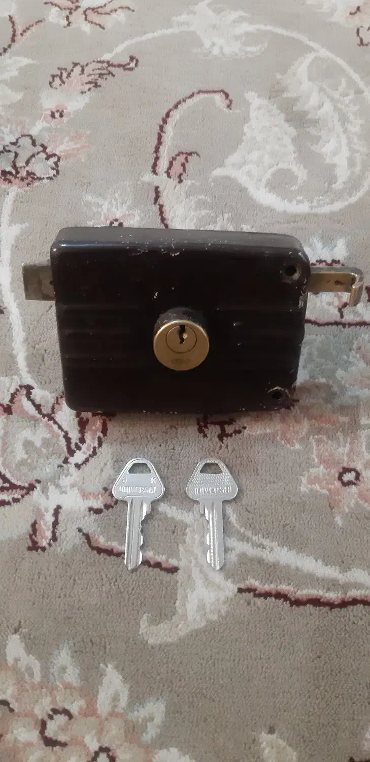 قفل قدیمی|ابزارآلات|بروجرد, |دیوار