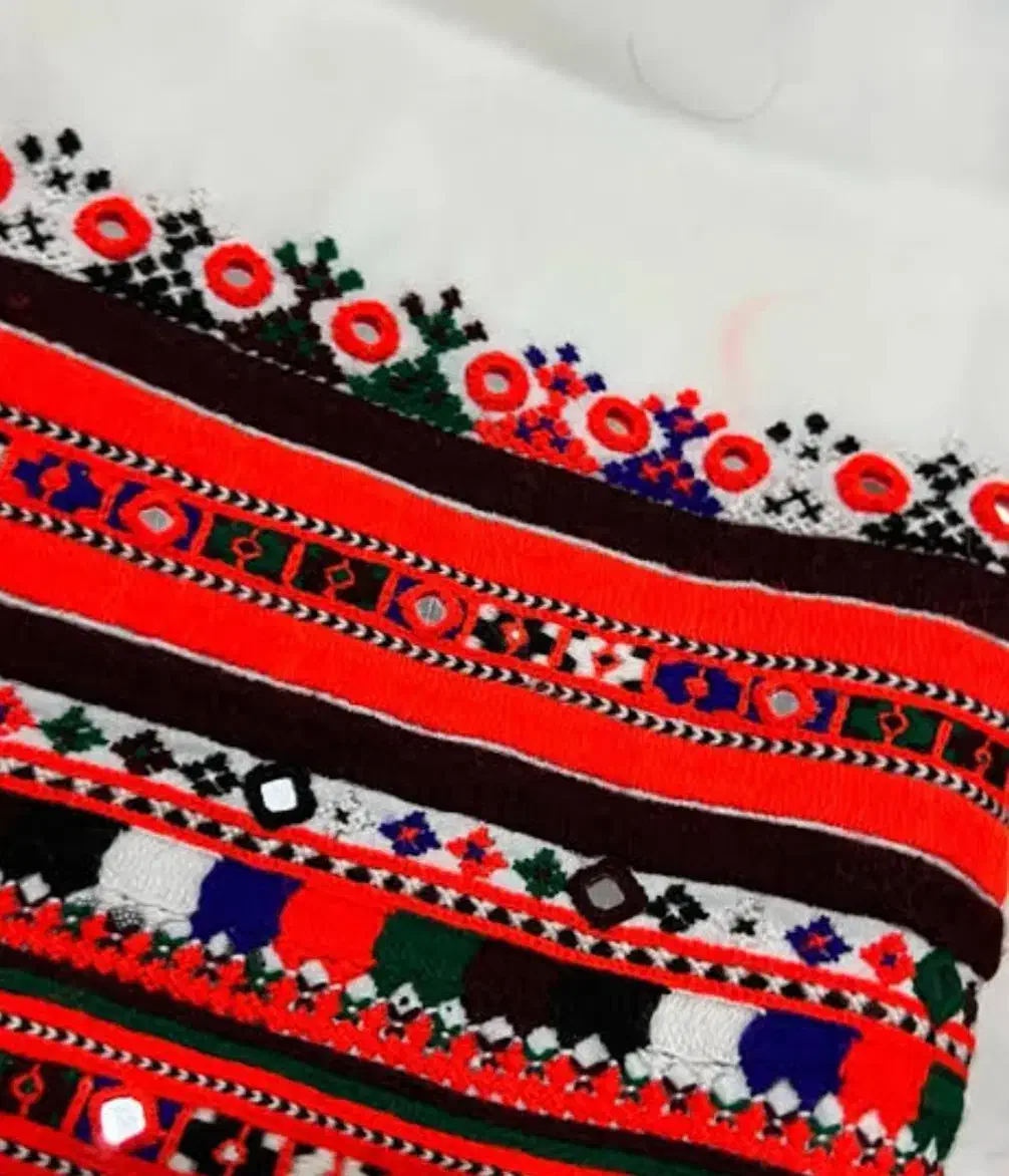 دوزنده شیرازه|لباس|سراوان, |دیوار