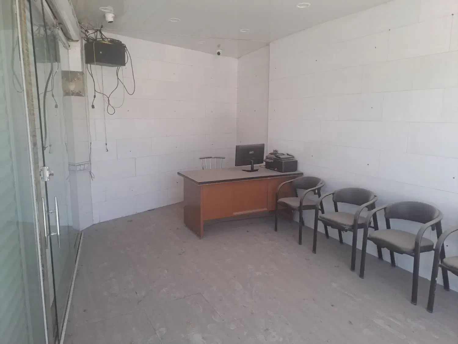 یک باب مغازه تجاری|اجارهٔ مغازه و غرفه|اصفهان, حصه جنوبی|دیوار