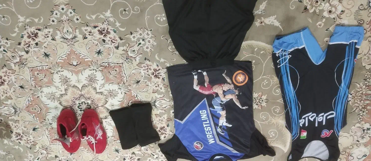 دوبنده کشتی و کفش و ست ورزشی|تجهیزات ورزشی|سیلاخور, |دیوار