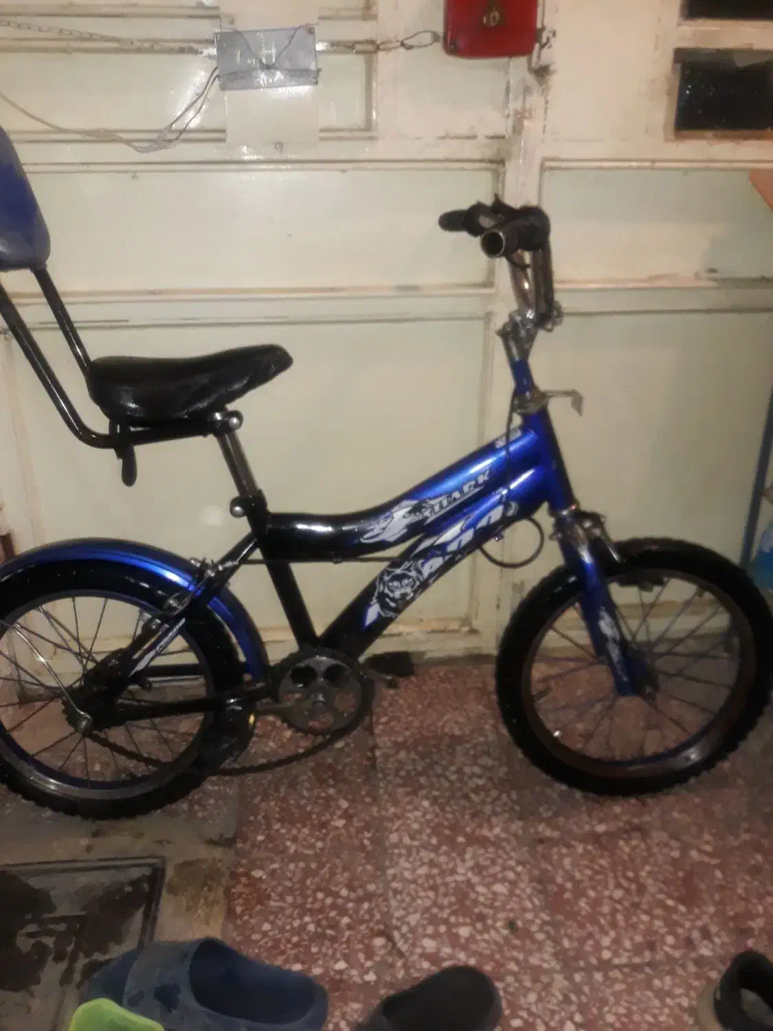 دوچرخه ۱۶|دوچرخه، اسکیت، اسکوتر|صحنه, |دیوار