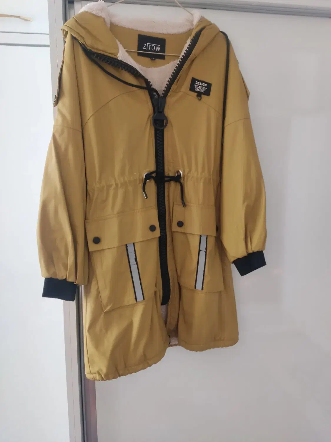 پالتو مانتو بارانی|لباس|اهر, |دیوار