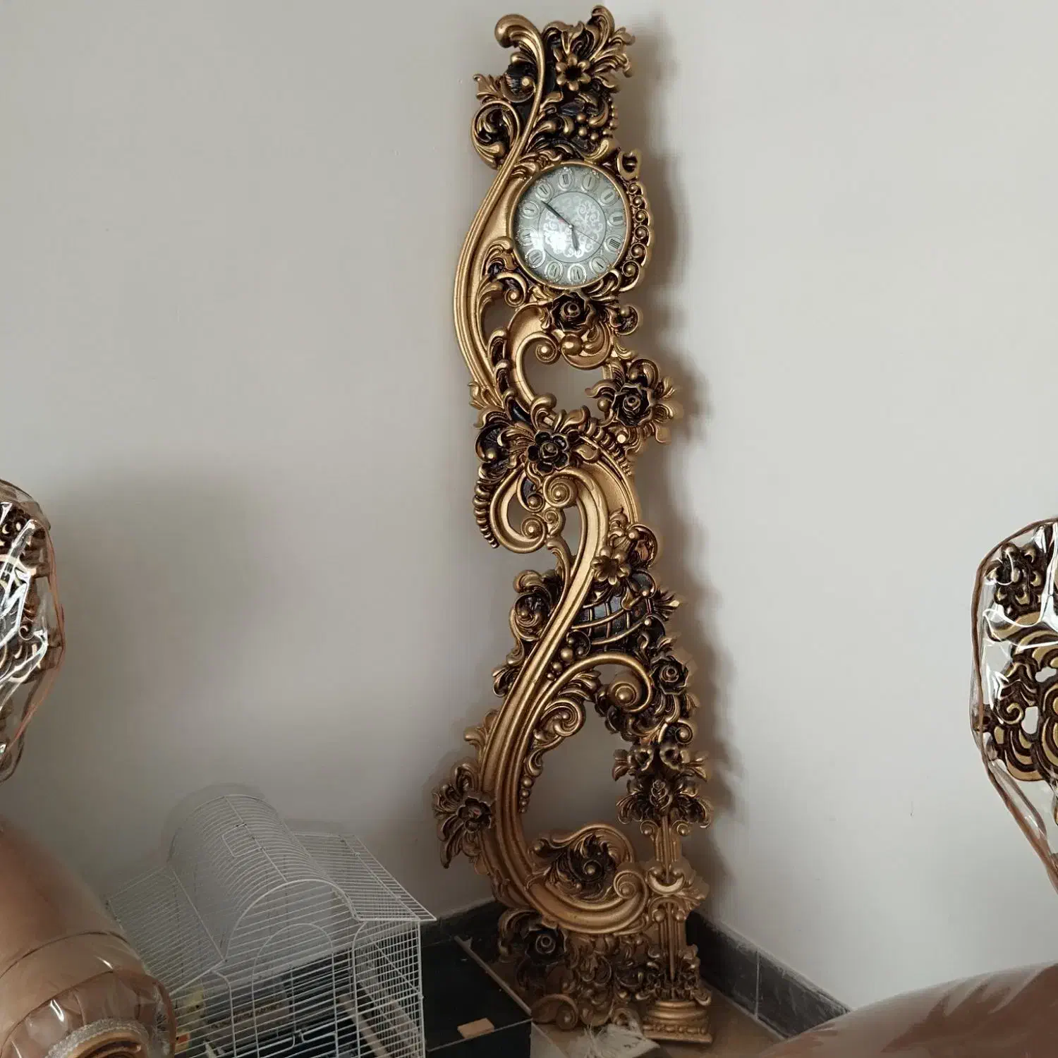 ساعت ایستاده سالم و تمیز در حد نو|ساعت دیواری و تزئینی|اصفهان, بهارستان|دیوار