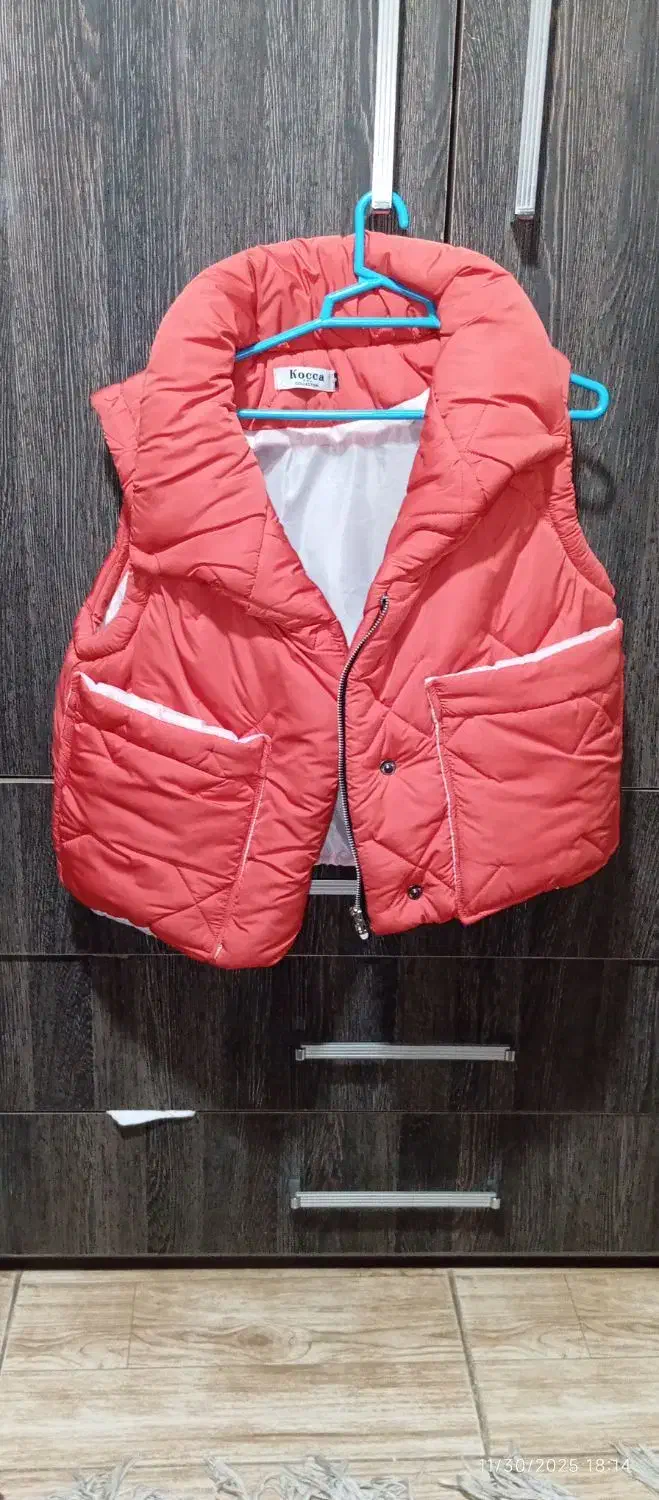 تعدادی لباس نو|لباس|پردیس, فاز ۴|دیوار