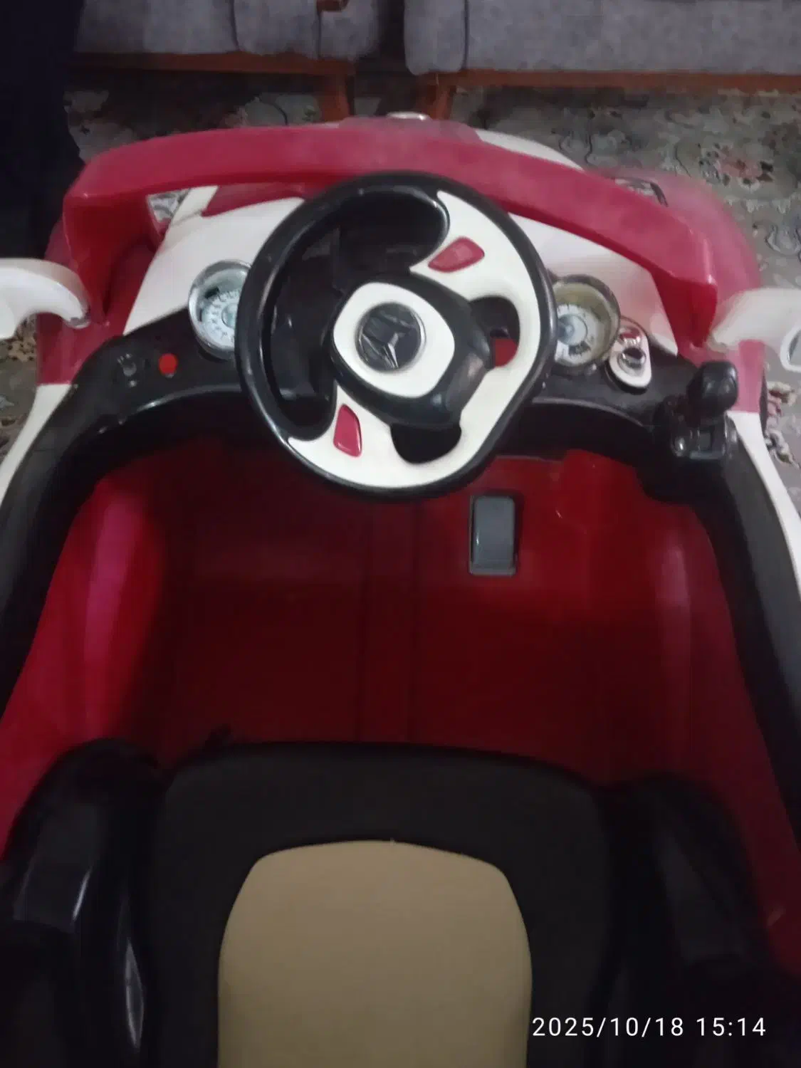 ماشین شارژی دو موتوره در حد|اسباببازی بچه|گرمی, |دیوار