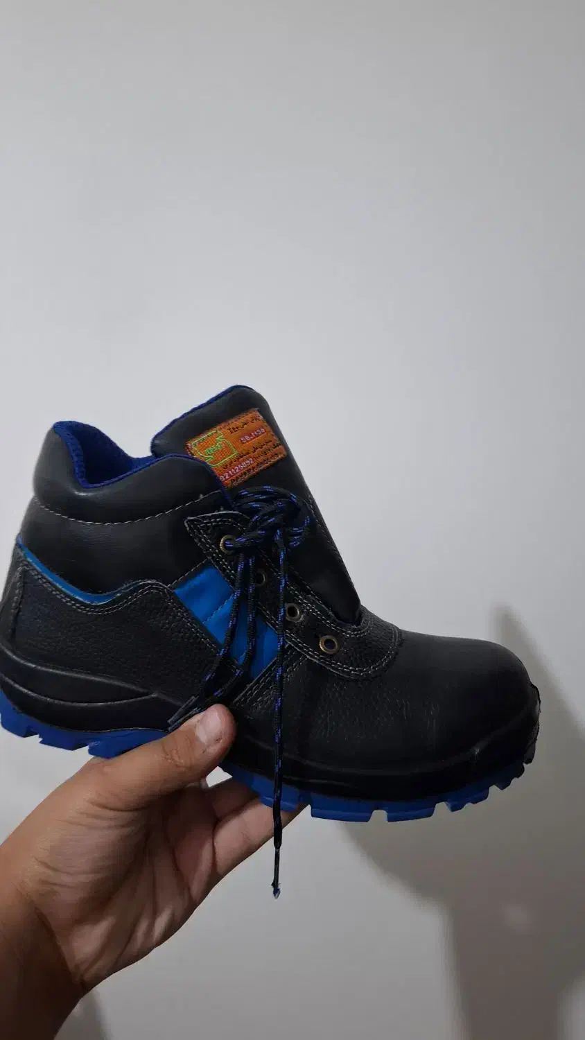 دو عدد پوتین ایمنی|کیف، کفش، کمربند|کرج, کلاک پایین|دیوار