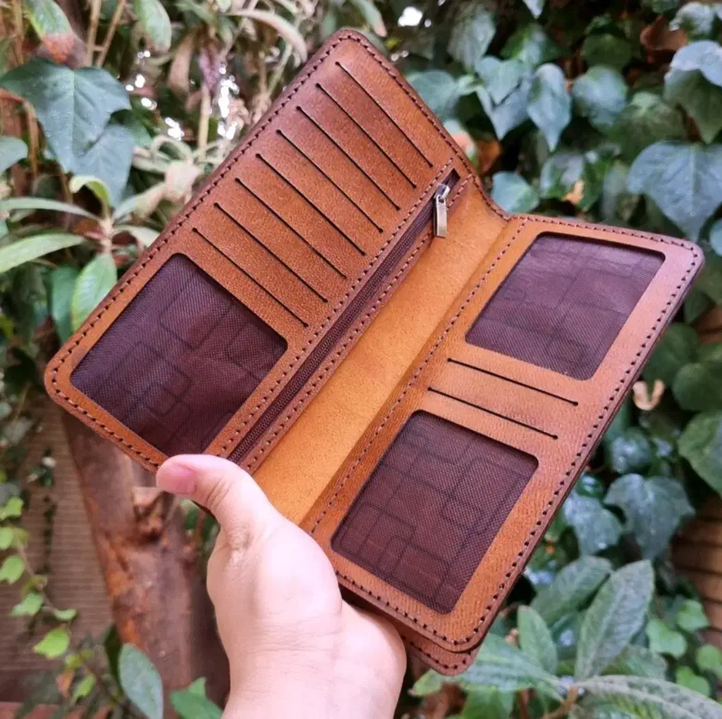 تولید انواع محصولات چرمی دست دوز|کیف، کفش، کمربند|بیرجند, |دیوار