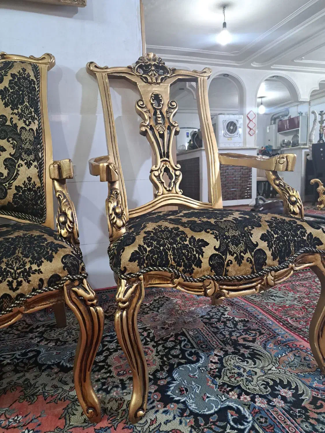 مبل سلطعنتی وکلاسیک چوب راش۳نفرنو ومیز نهارخوری۴|مبلمان خانگی و میز عسلی|تبریز, |دیوار