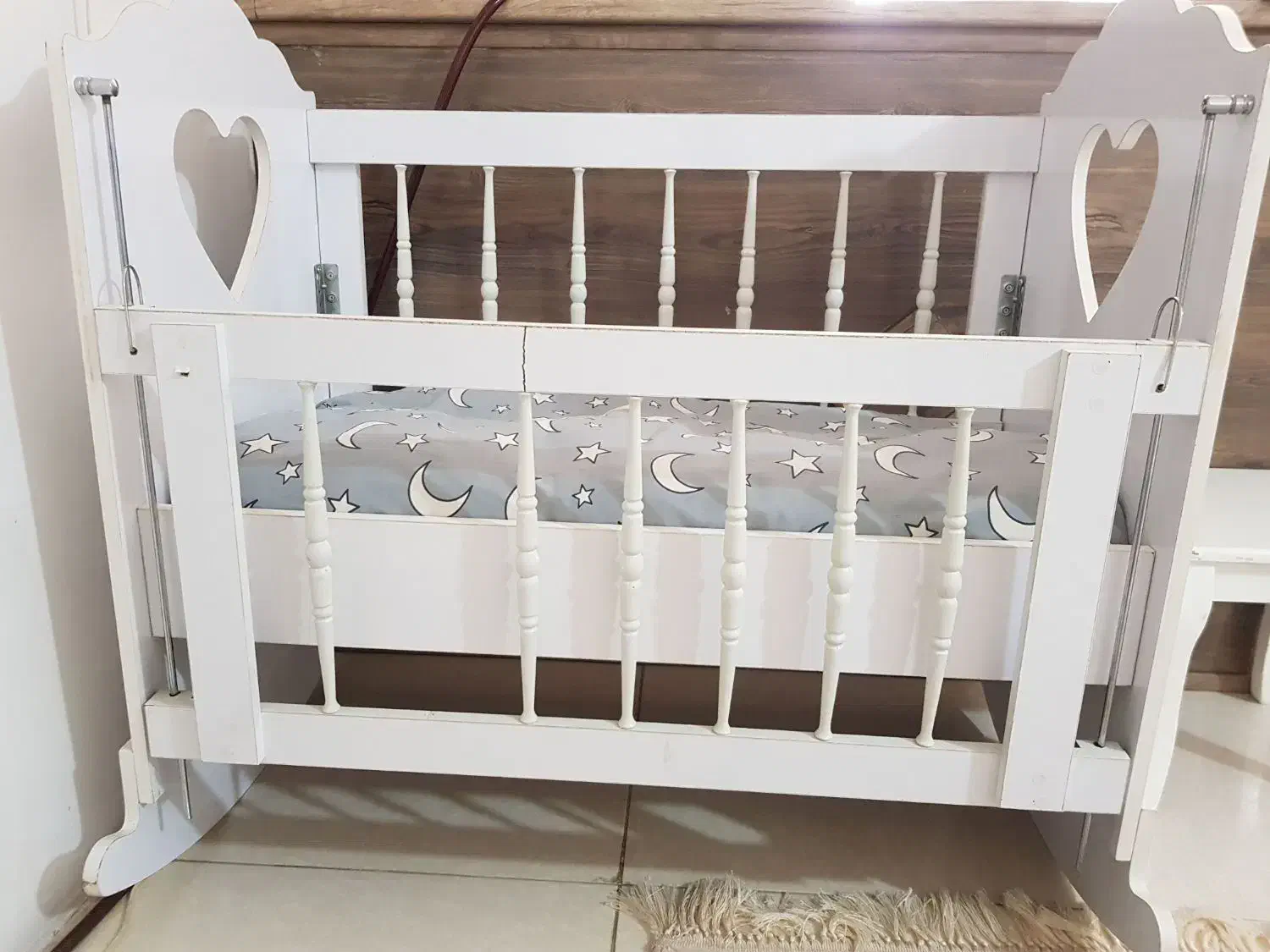 گهواره یا تخت نوزاد|تخت و صندلی بچه|قزوین, |دیوار