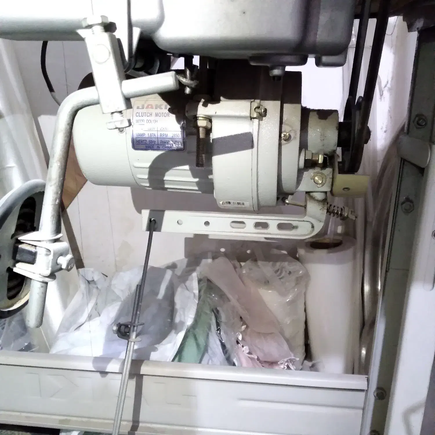 چرخ خیاطی|چرخ خیاطی و ریسندگی|رباط‌کریم, رباط‌کریم|دیوار