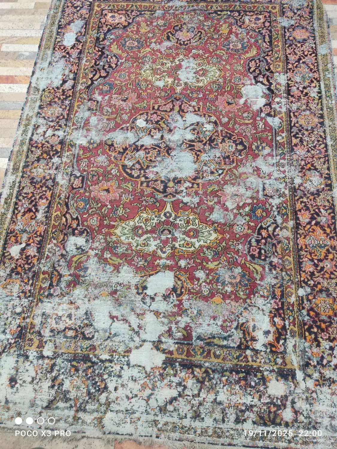 قالیچه فکر کنم 100ساله بافت قدیم اصفهان|فرش|اصفهان, عباس‌آباد|دیوار