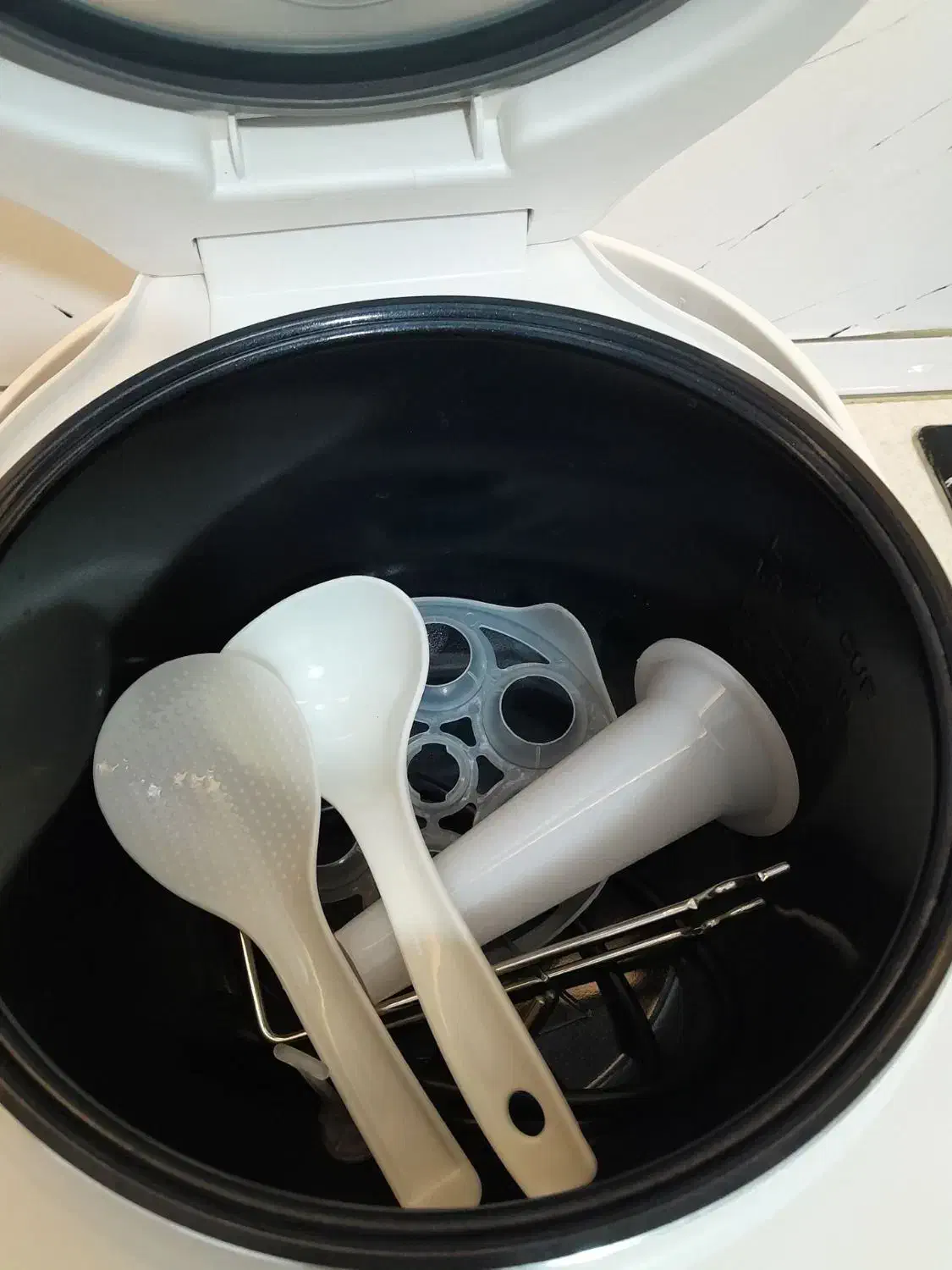 تعدادی لوازم خانه|بوفه، ویترین، کنسول|تربت جام, کلالی|دیوار