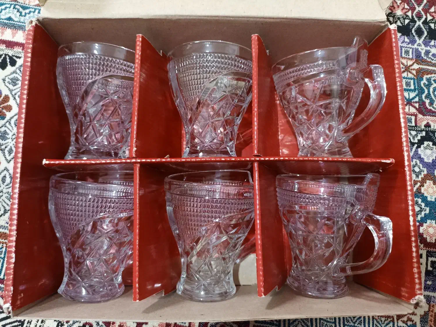 سه دست فنجان چای و یک قوری|ظروف سرو و پذیرایی|ورامین, خیر آباد|دیوار