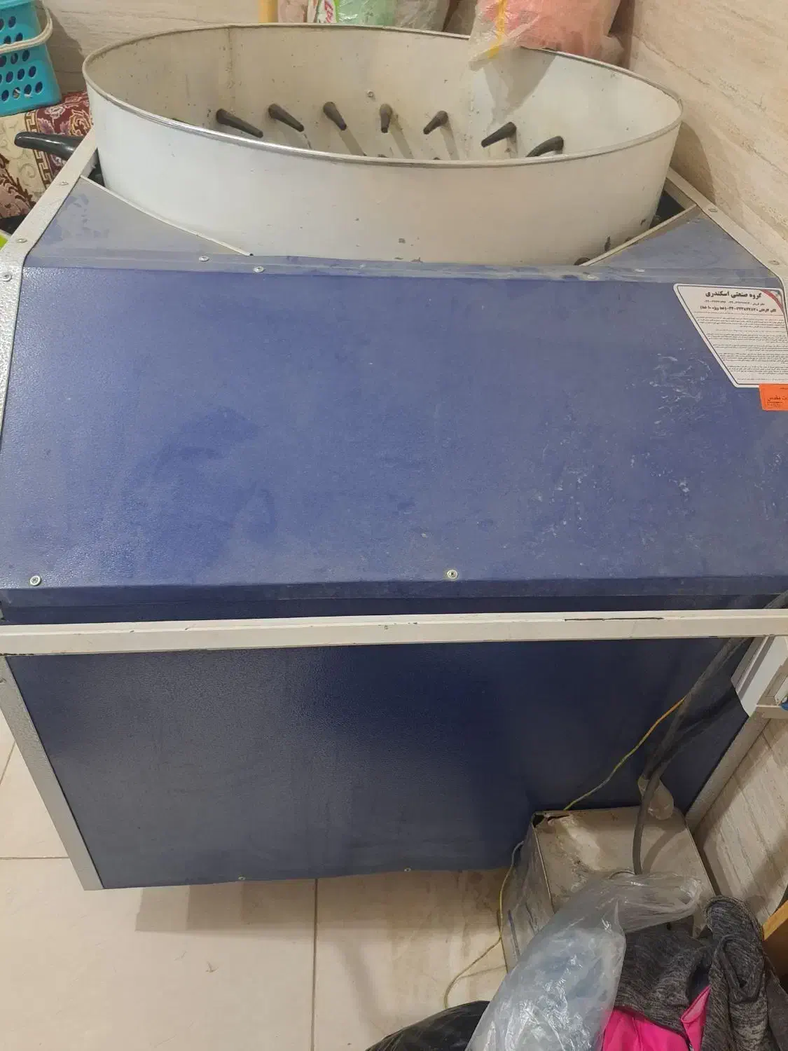 باسلام یک دستگاه پرکن بزرگ|لوازم جانبی حیوانات|بانه, |دیوار