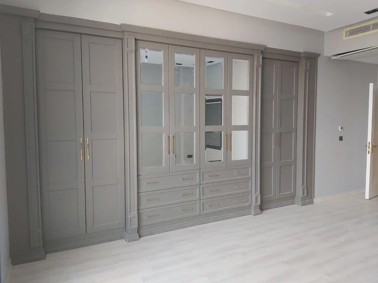 نیازمند تعدادی رنگ کار زیر کارچی نجار ساختمانی|استخدام معماری، عمران و ساختمانی|پردیس, شهرک صنعتی خرمدشت فاز ۷|دیوار