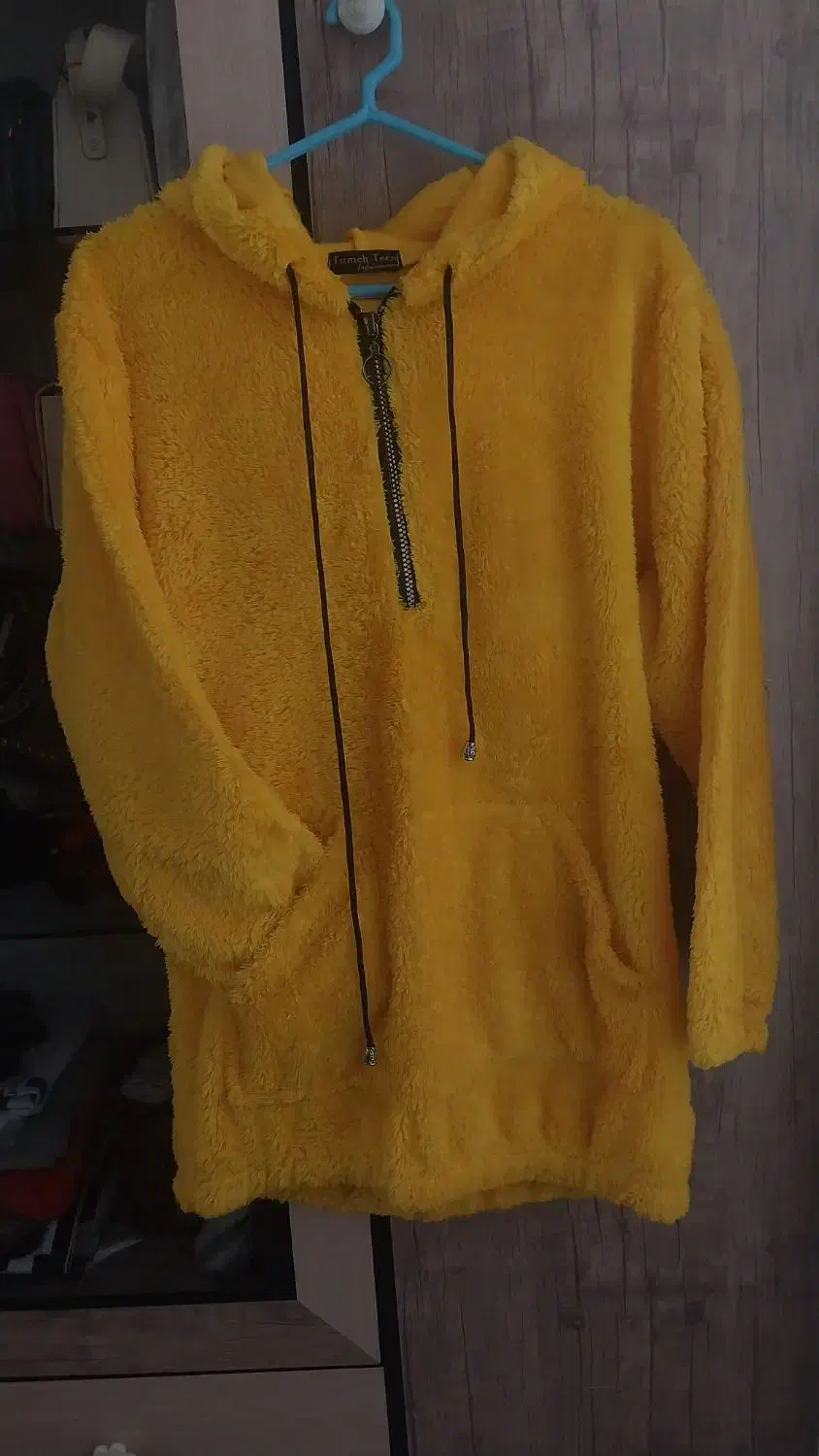 هودی خرگوشی|لباس|قم, حاج زینل|دیوار