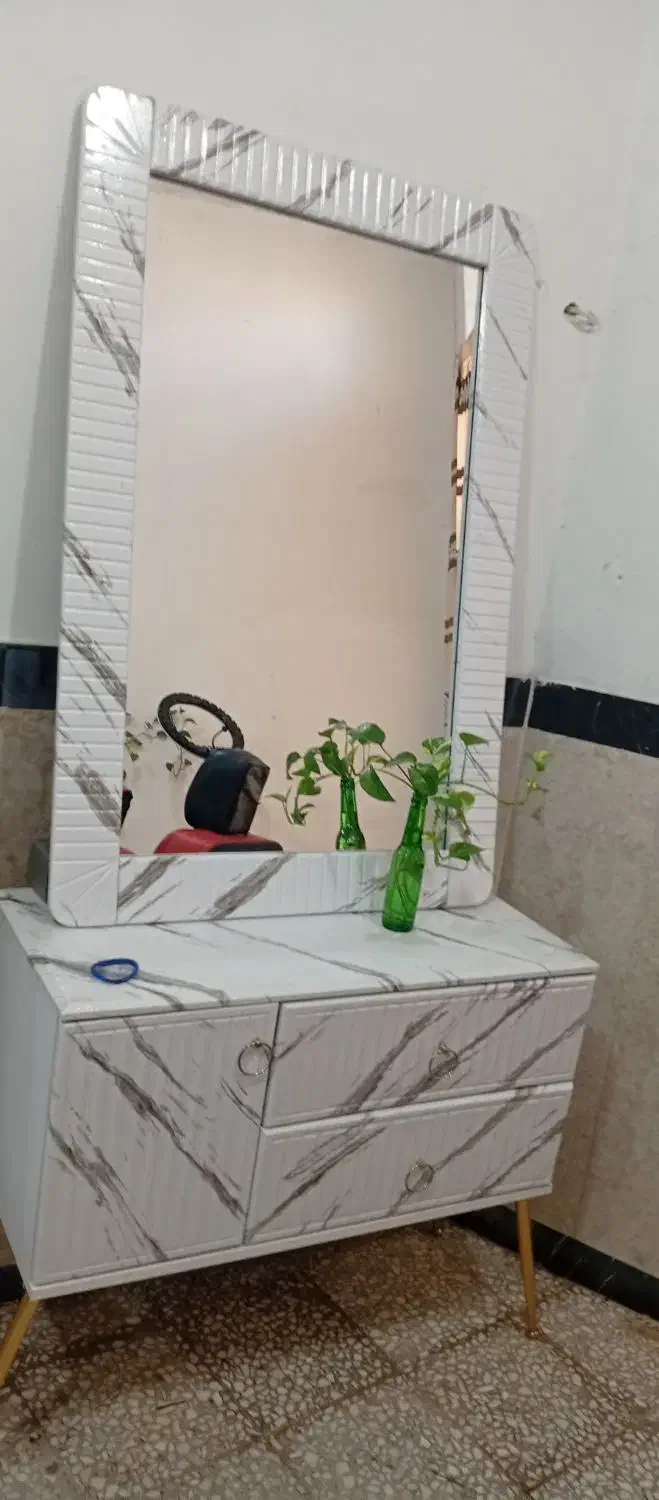 صندلی اصلاح .آینه کنسول|آرایشگاه و سالنهای زیبایی|ماهیدشت, |دیوار