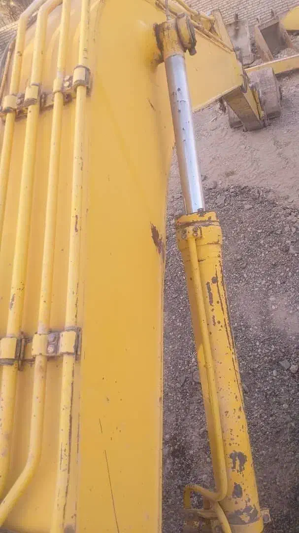 بیل کوماتسو۲۲۰ خط۶ همرا با پیکور|خودرو سنگین|اصفهان, شیخ اشراق|دیوار