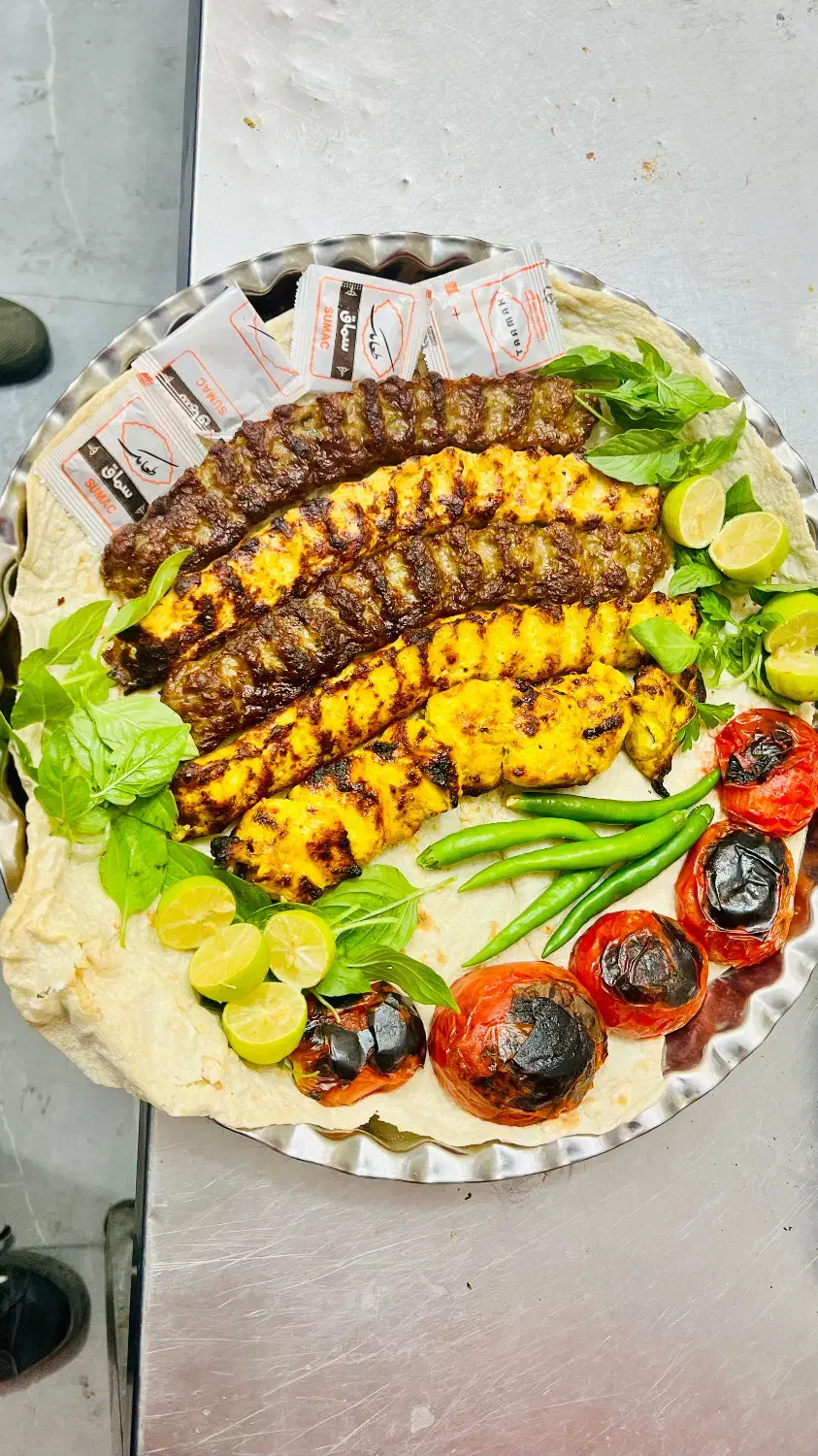 استخدام آشپز وکمک آشپز رستوران پارس برازجان|استخدام خدمات فروشگاه و رستوران|برازجان, |دیوار