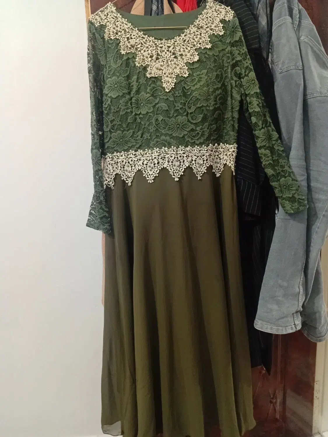 لباس مجلسی|لباس|پاکدشت, حصار امیر|دیوار