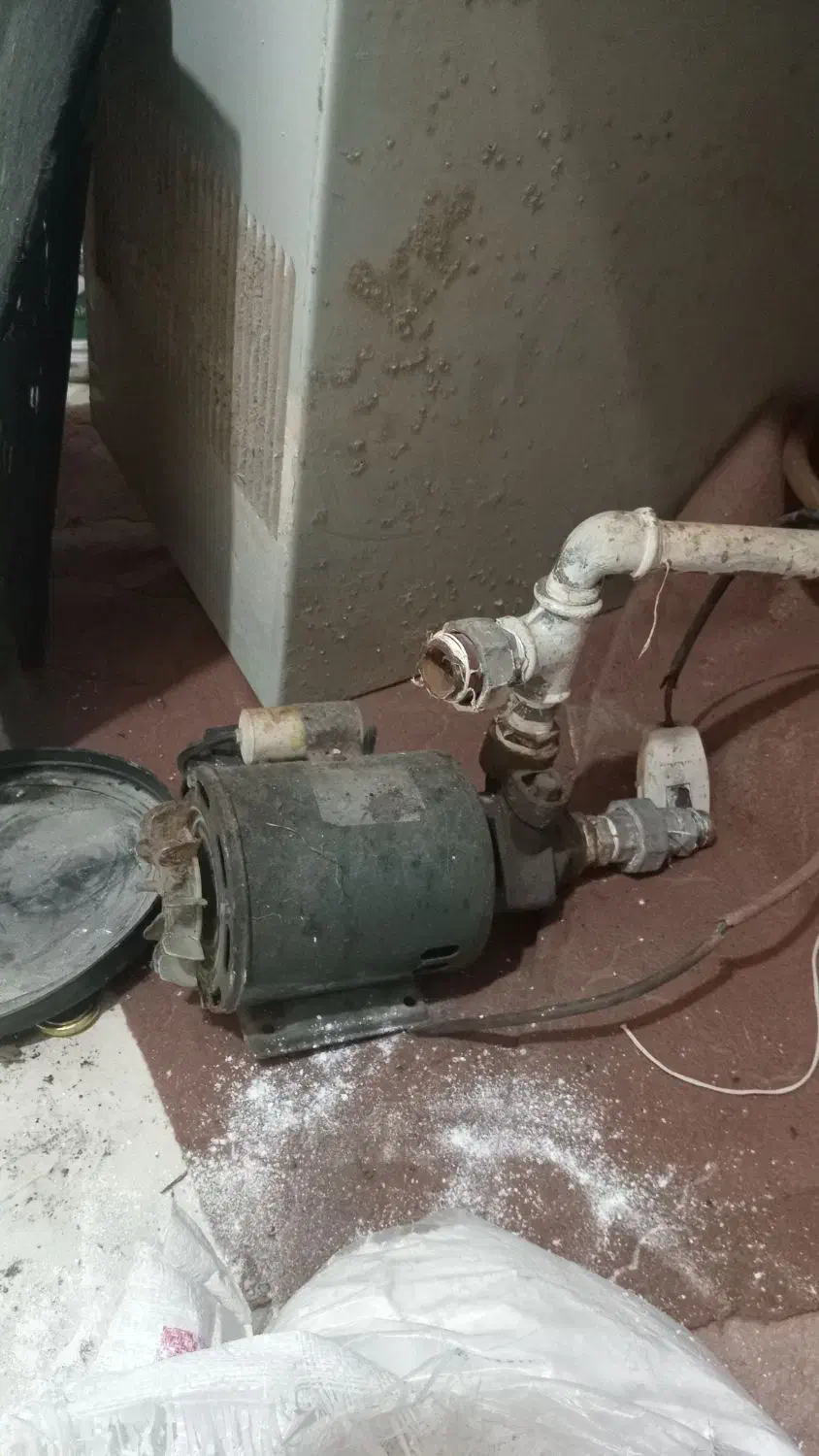دوعدد پمپ اب ابشار کا.ر کرده|سایر لوازم برقی|کنارک, |دیوار