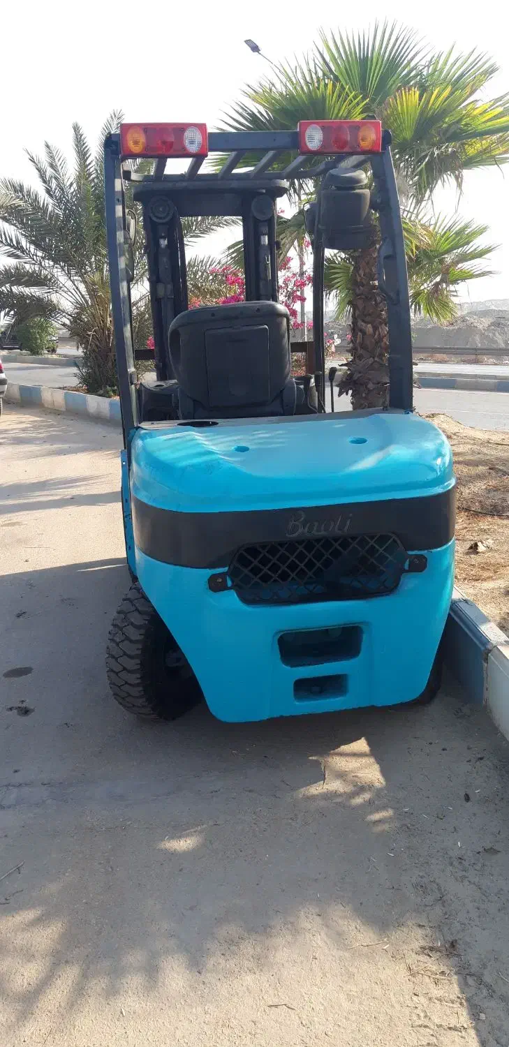 لیفتراک ۳تن موتور ایسوزو|ماشین‌آلات صنعتی|بندرعباس, |دیوار