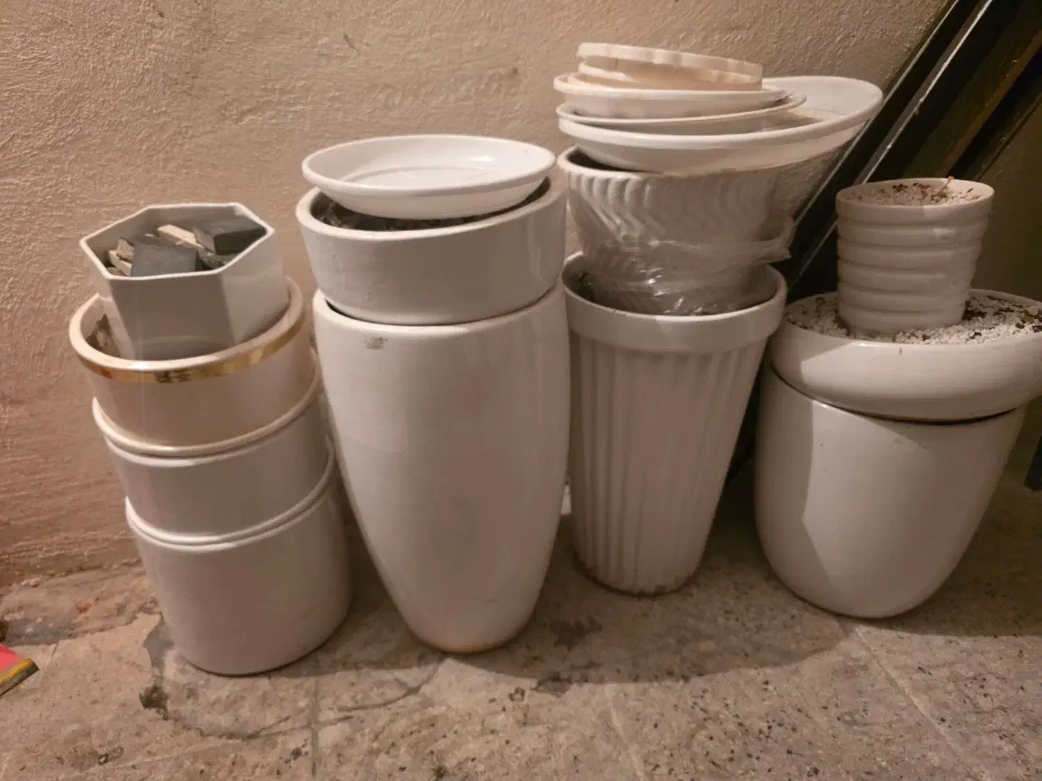 گلدان|گل و گیاه طبیعی|ساوه, |دیوار