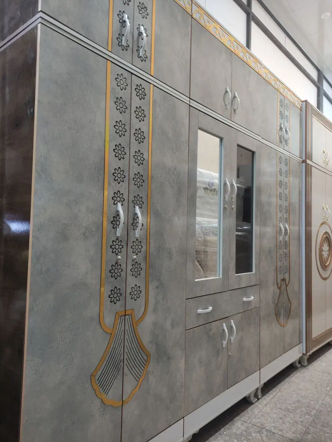 کمد دیواری،  تختخواب،  تشک رویال و رویا|بوفه، ویترین، کنسول|اهواز, نادری|دیوار