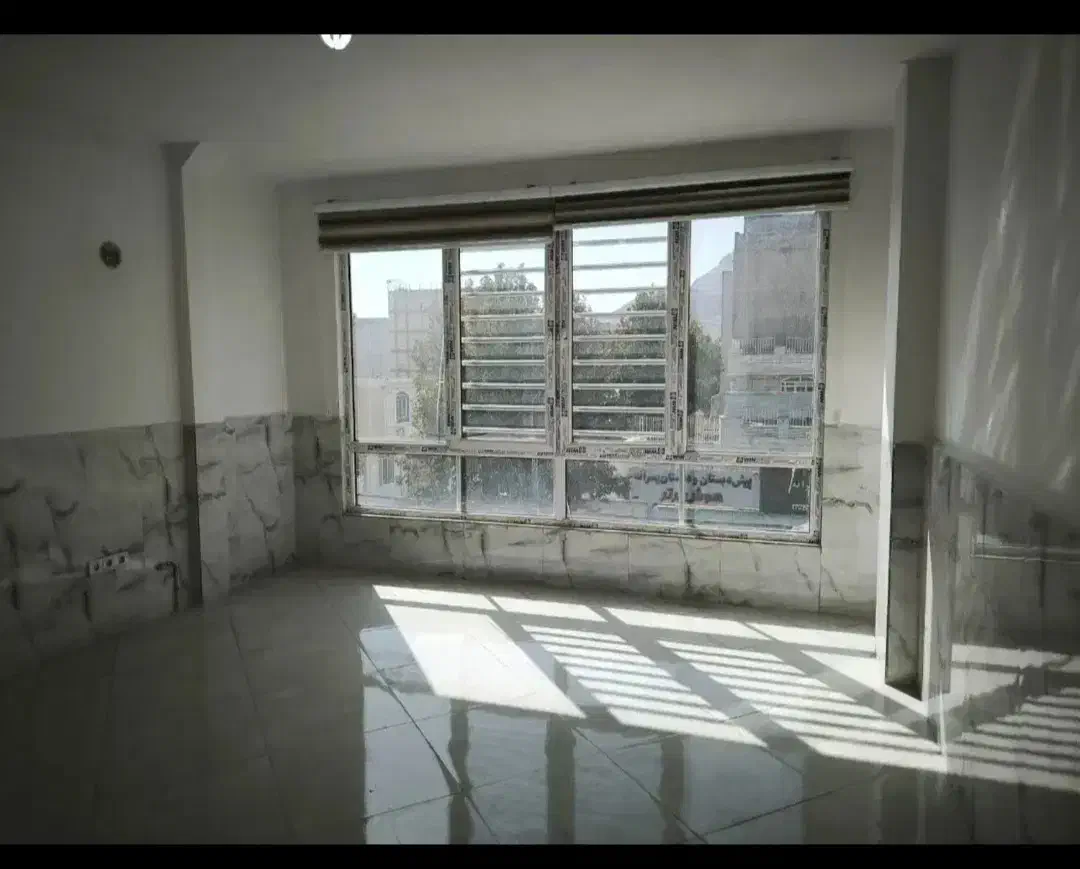 ۷۵ متر طبقه بالا/ نبش میدان رازی/ نوساز کلید اول|اجارهٔ دفتر کار، اتاق اداری، مطب|خرم‌آباد, |دیوار