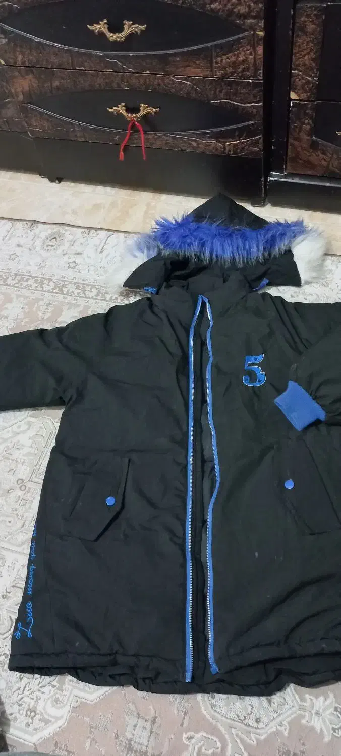 تعداد زیادی لباس|لباس|کرج, کوی گلها|دیوار