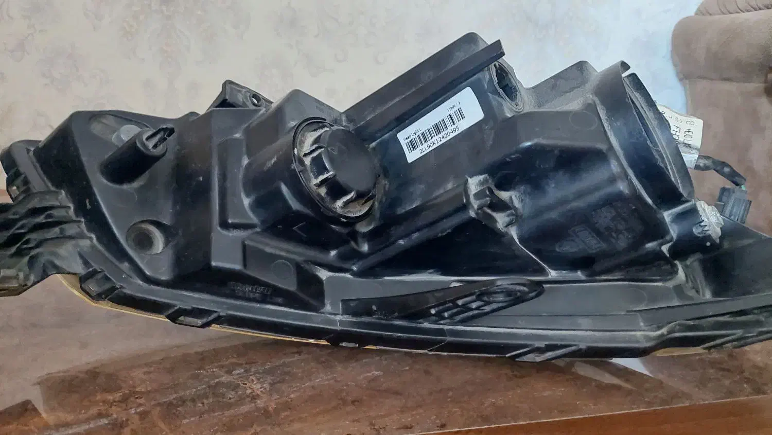 چراغ جلوی رانا|قطعات یدکی و لوازم جانبی|اهواز, کوی باهنر|دیوار