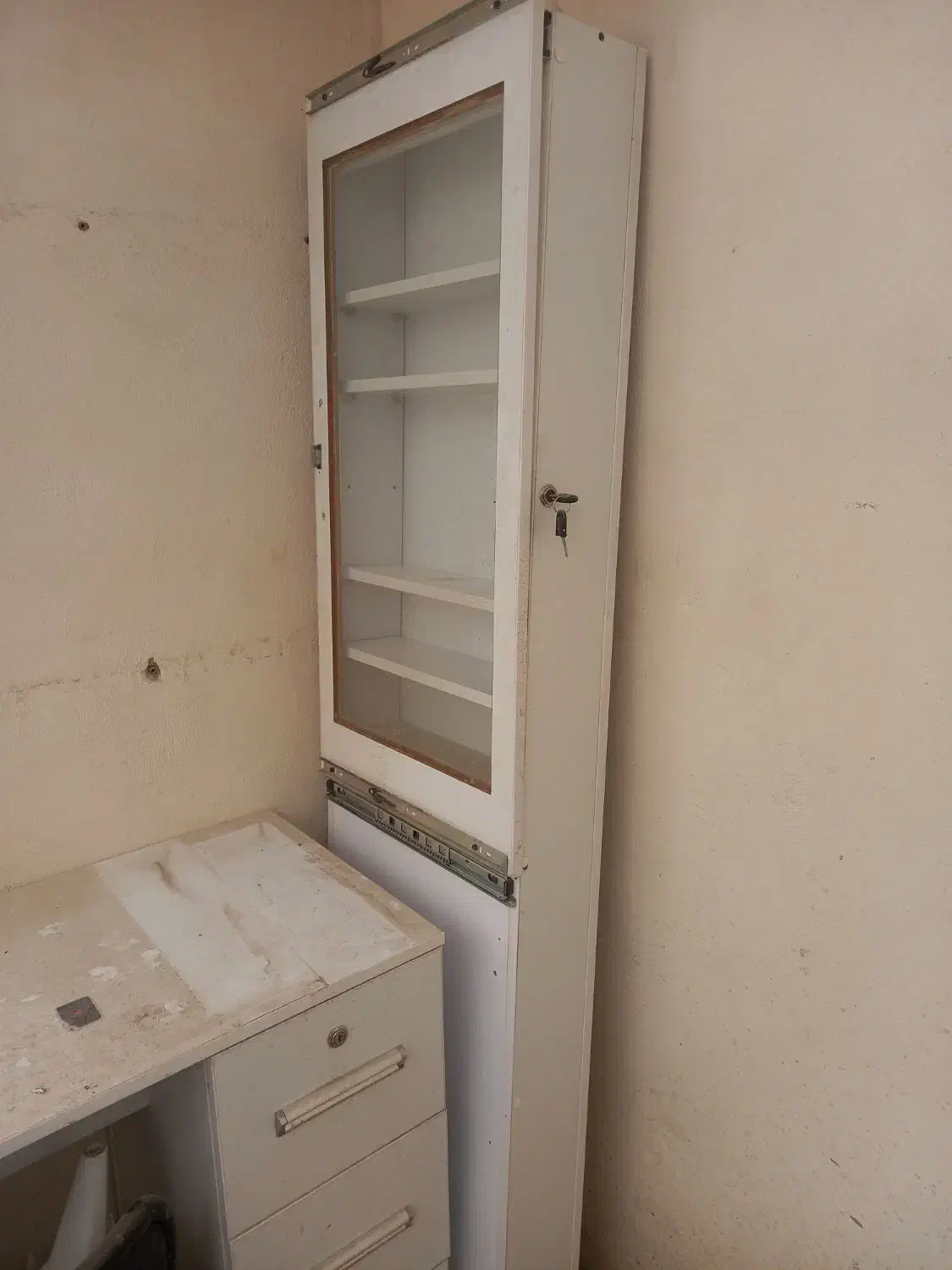 میز مانیکور کاشت ناخون|آرایشگاه و سالنهای زیبایی|دهق, |دیوار