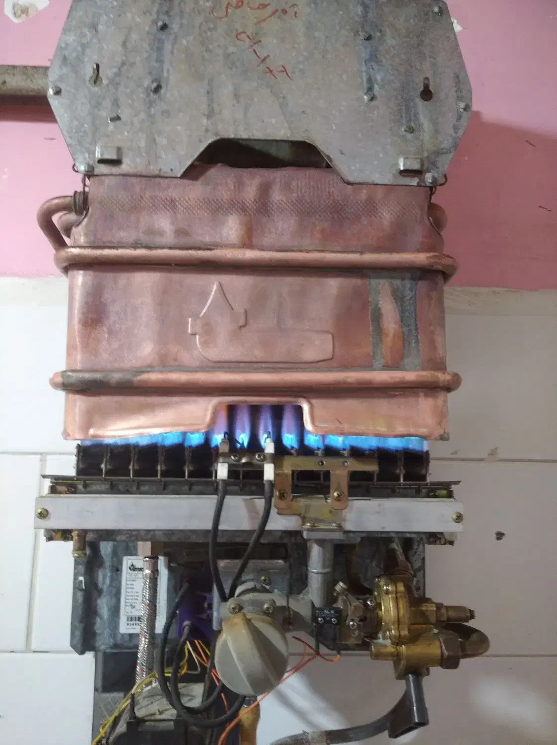 ابگرمکن ۳۲۱۵در حد نو|آبگرمکن، پکیج، شوفاژ|اسلام‌‌آباد غرب, |دیوار